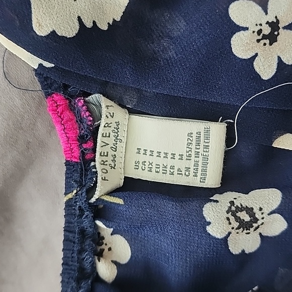 Cute blouse - Picture 4 of 5